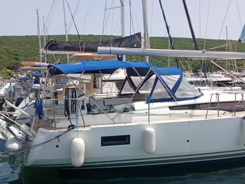 Yacht Jeanneau 54 for charter in Marina Punat