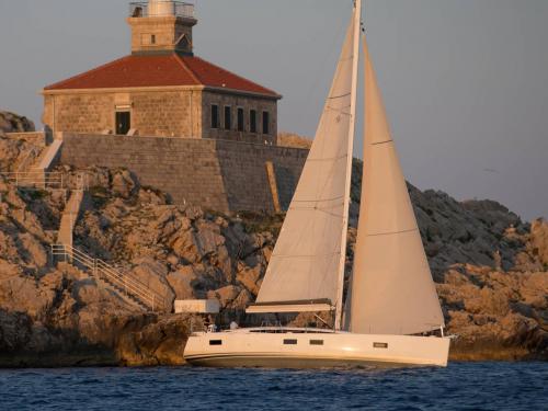 Yacht Jeanneau 54 chartern in Volos