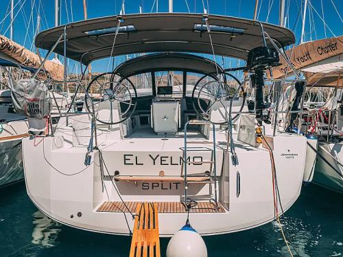 Sailing boat Jeanneau 54 for hire in Sant Antoni de Portmany