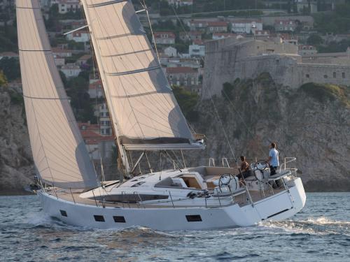 Yacht Jeanneau 54 chartern in Trogir
