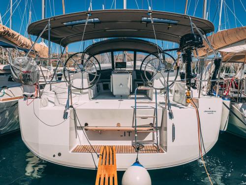Segelyacht Jeanneau 54 Yachtcharter in Marina Seget Donji