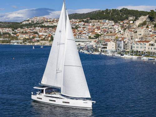 Yacht Jeanneau 60 chartern in Seget