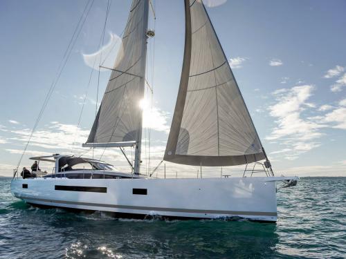 Yacht Jeanneau 65 for rent in Lavrio