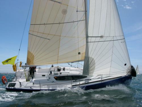 Sailing boat JPK 960 for rent in Larmor Plage