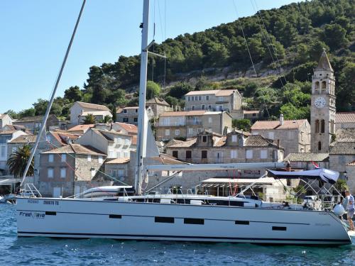 Sailboat Kufner 50 available for charter in Seget