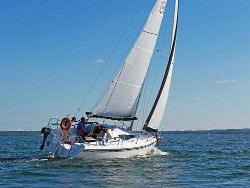Sailing boat Maxus 28 for hire in Wilkasy