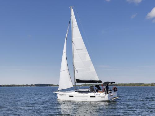 Sailing boat Maxus 34 for rent in Wegorapa