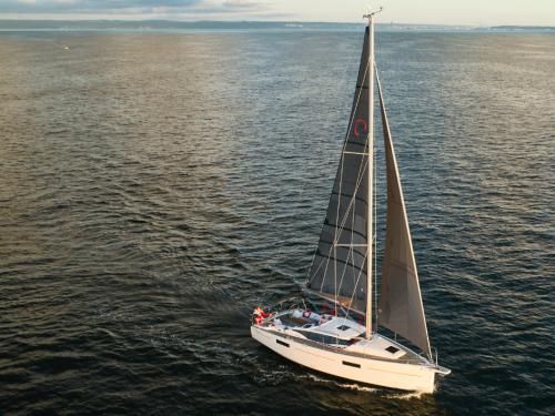 Yacht Maxus 35 chartern in Marina Kornati