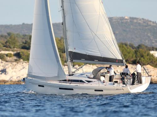 Sailboat More 40 for hire in Seget