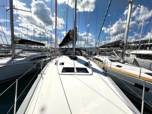 Segelboot More 55 chartern in Marina Seget Donji