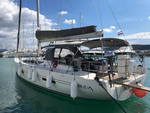 Yacht More 55 chartern in Ploce