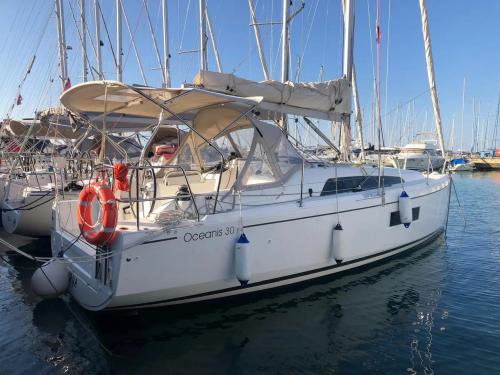 Sailboat Oceanis 30.1 for rent in Marina Izola