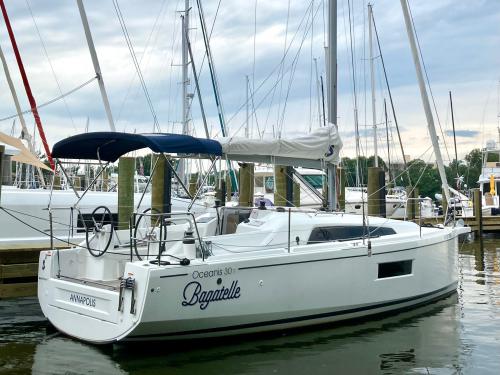 Yacht Oceanis 30.1 available for charter in Annapolis