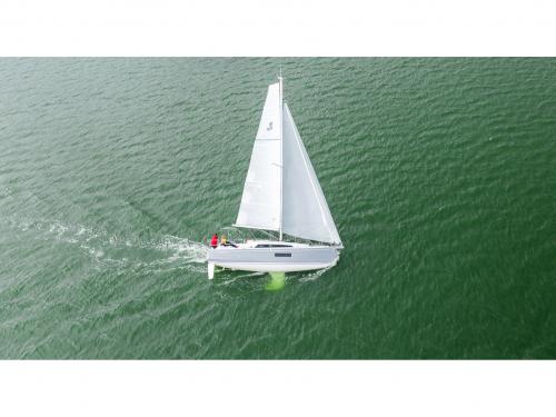 Sailing boat Oceanis 30.1 for hire in Volos