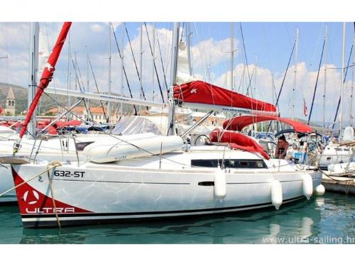 Yacht Oceanis 31 chartern in Pomer