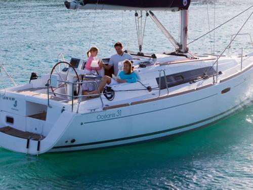 Sailing boat Oceanis 31 for charter in Arzon