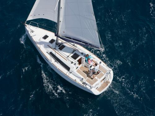 Sailboat Oceanis 31 available for charter in Procida