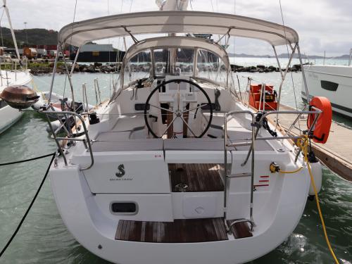 Segelboot Oceanis 31 Yachtcharter in Road Town
