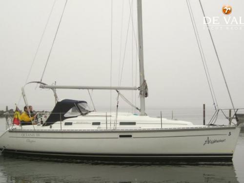 Sailboat Oceanis 311 for hire in Quiberon