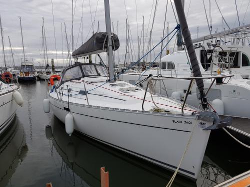 Segelboot Oceanis 311 chartern in Larmor Plage