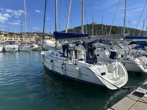 Sailing boat Oceanis 323 Clipper for rent in Castiglione della Pescaia Sailing boat Oceanis 323 Clipper for rent in Castiglione della Pescaia