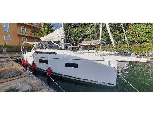 Sailboat Oceanis 34 for charter in Ko Chang