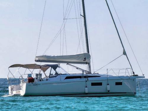Sailing boat Oceanis 34 for rent in Ko Chang