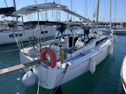 Yacht Oceanis 34 available for charter in Sukosan Bibinje