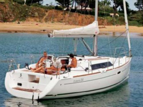 Yacht Oceanis 34 available for charter in La Rochelle