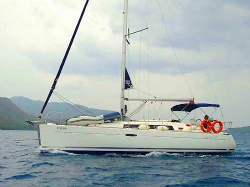 Sailing yacht Oceanis 34 for rent in Ece Saray Marina