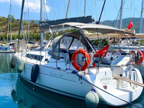 Yacht Oceanis 34 available for charter in Marmaris