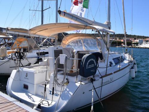 Segelyacht Oceanis 34 chartern in Marina di Carloforte