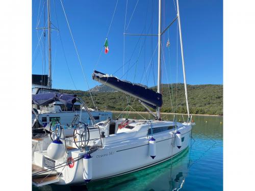 Sailing yacht Oceanis 34 available for charter in Portisco