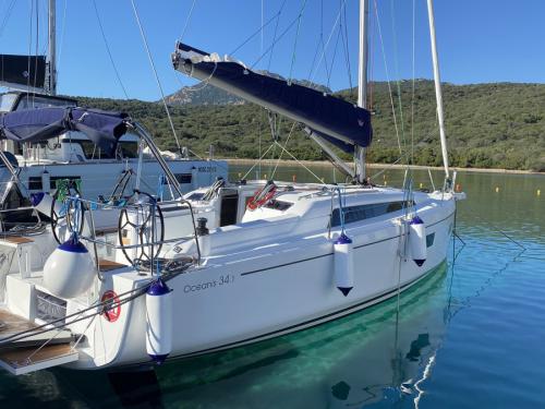 Sailing yacht Oceanis 34 for rent in Salerno