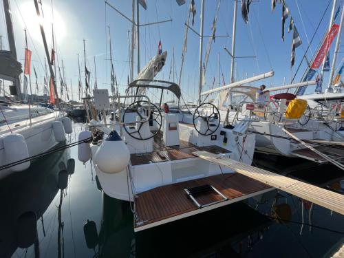 Sailing boat Oceanis 34 available for charter in ACI Marina Split