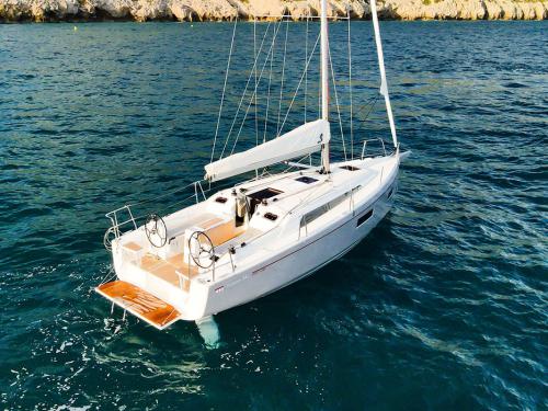 Segelboot Oceanis 34 Yachtcharter in Joya Del Mar Marina
