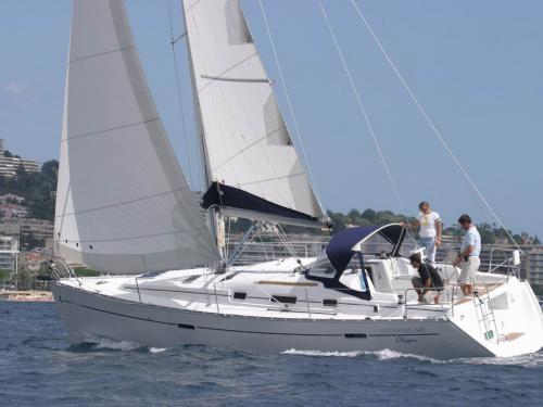 Sailing yacht Oceanis 343 for rent in Viareggio
