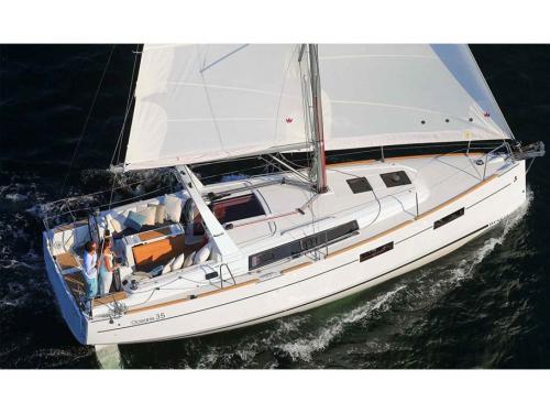 Sailing yacht Oceanis 35 available for charter in Port Bocca di Magra