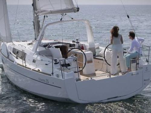 Sailboat Oceanis 35 for hire in Arzon
