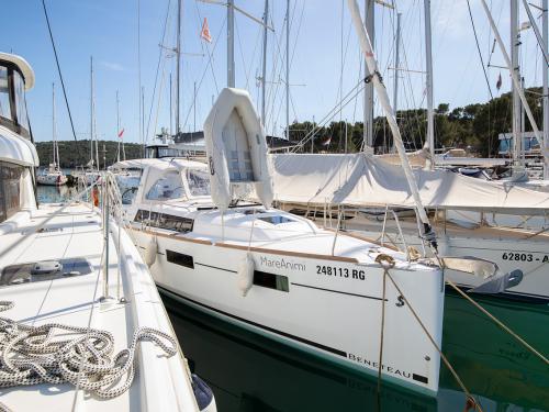 Segelyacht Oceanis 35 chartern in Pomer