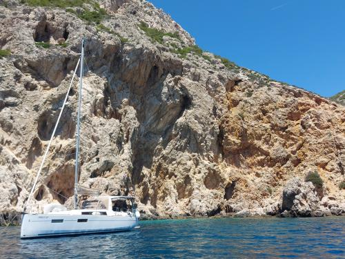 Sailing boat Oceanis 35 for charter in Marina Spinut