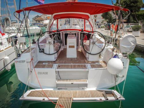 Segelyacht Oceanis 35 chartern in Pomer