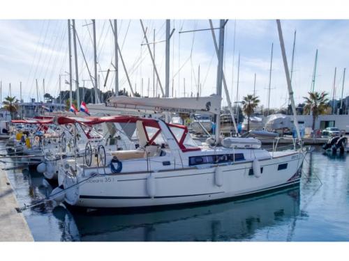 Segelyacht Oceanis 35 Yachtcharter in ACI Marina Split
