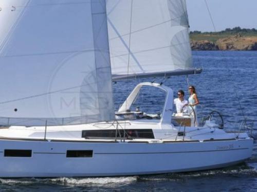Yacht Oceanis 35 available for charter in Bocca di Magra