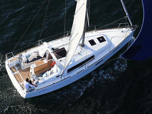Sailing yacht Oceanis 35 for rent in Portorosa