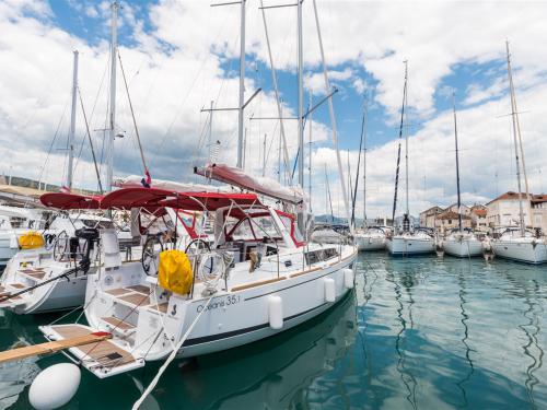 Segelyacht Oceanis 351 chartern in Split