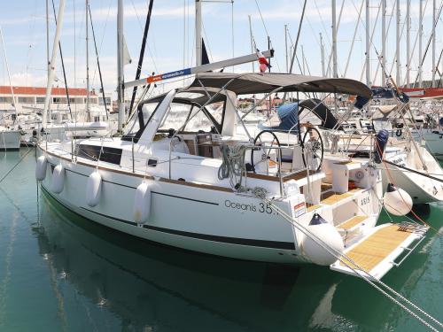 Segelyacht Oceanis 351 chartern in Marina Kornati