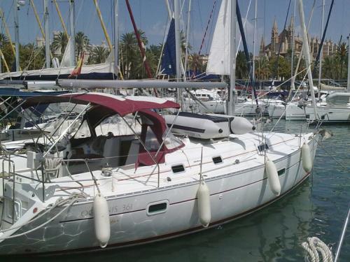 Sailing yacht Oceanis 361 for rent in Palma