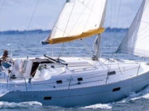 Sailing yacht Oceanis 361 for rent in La Trinite sur Mer