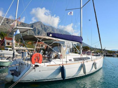 Segelboot Oceanis 37 chartern in Palairos